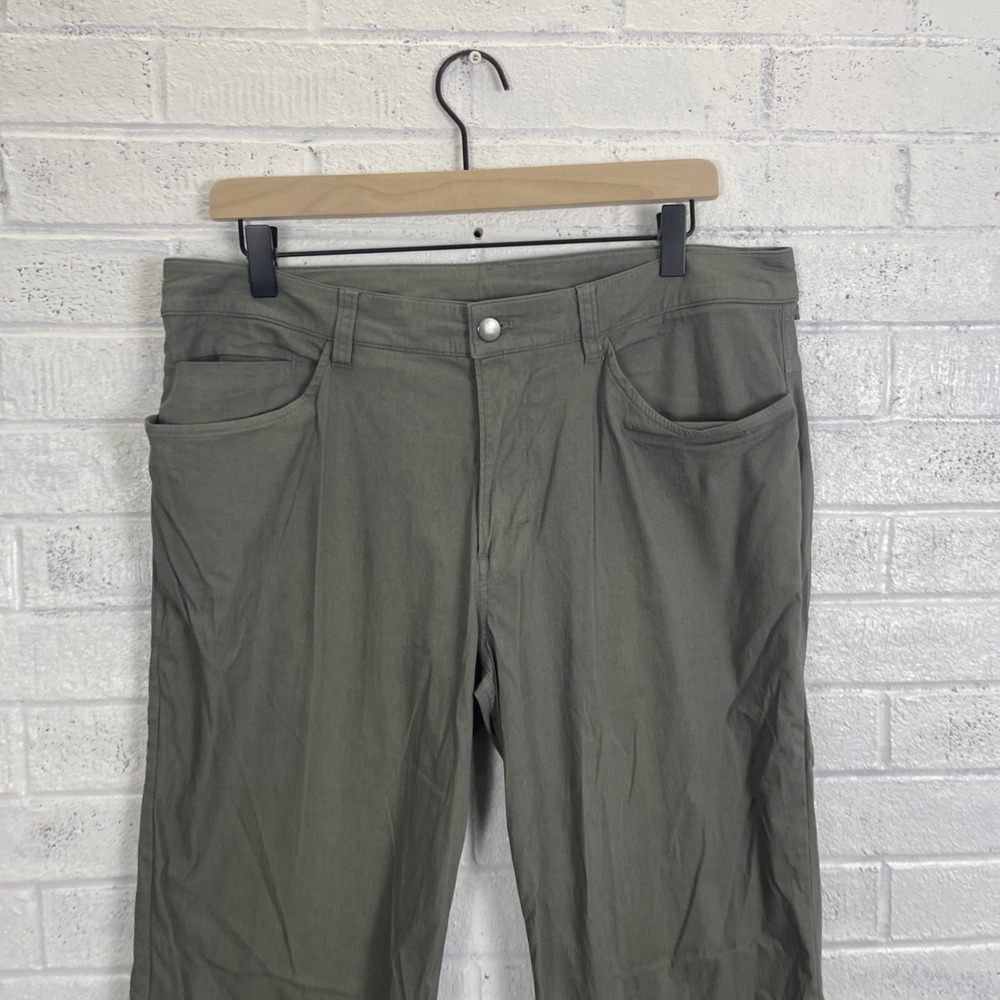 Lululemon ABC Classic Pants Mens Size 33 Army Green Warpstreme 5 Pocket Casual - Picture 3 of 11